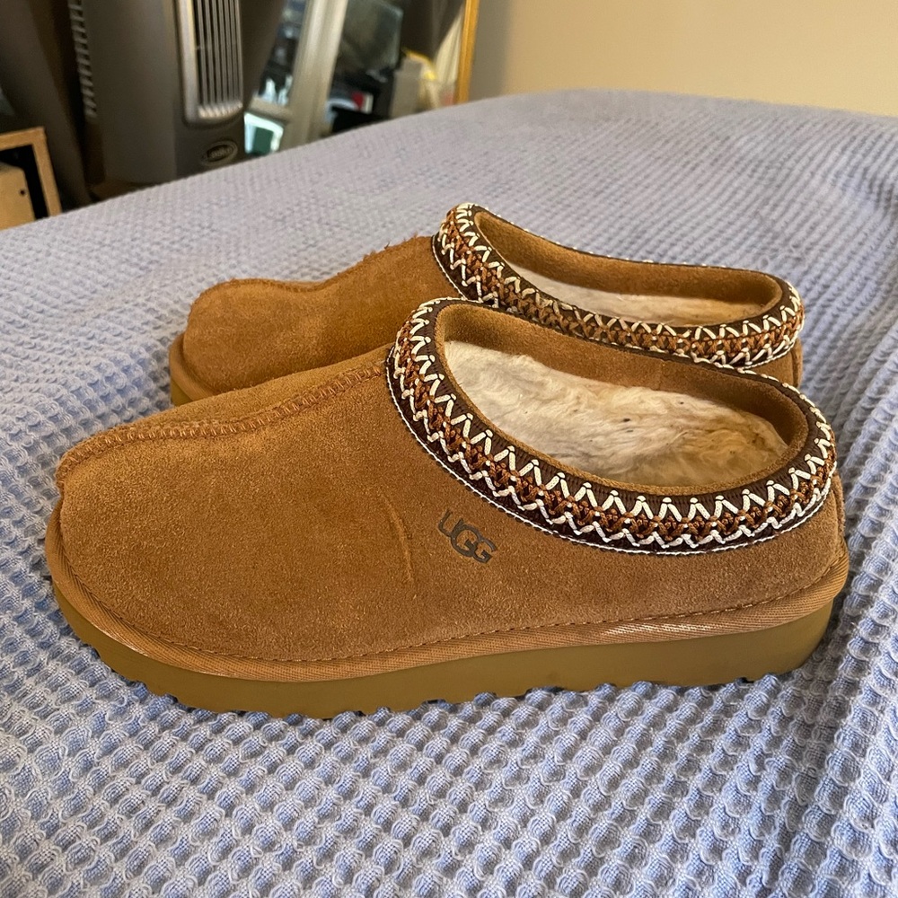UGG Tasman slippers, US 7/EU 38, good used condition